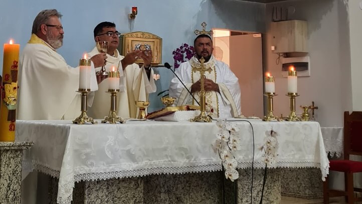 En la Misa del 5 de Mayo, Mons. Roberto Reflexionó sobre la Influencia de la Tecnología en Nuestra Vida Espiritual